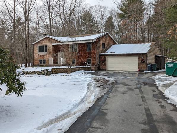 36 Oak Ridge Dr, Charlton, MA 01507