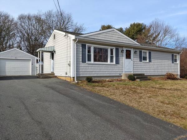 28 Meadow Rd, Westport, MA 02790