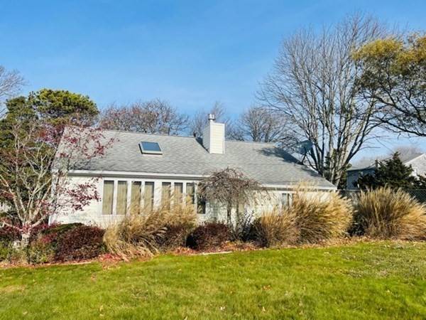 6 Massasoit Street, Falmouth, MA 02536