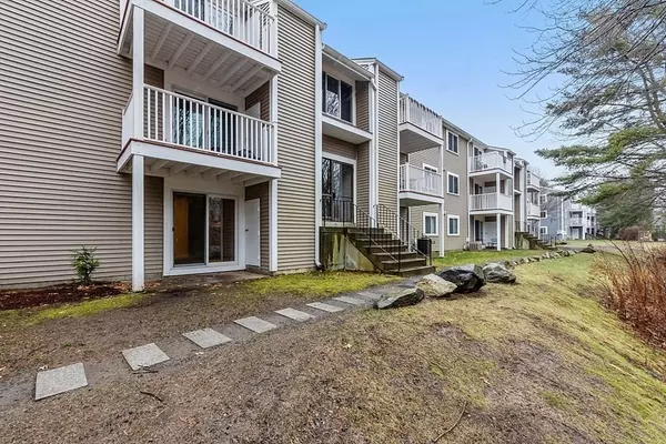 Natick, MA 01760,8 Post Oak Ln #16