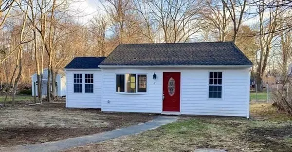 7 Arthur St, Seekonk, MA 02771