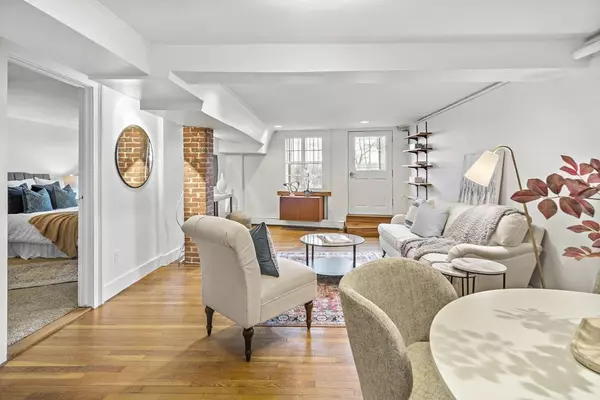112 Pinckney St #5, Boston, MA 02114