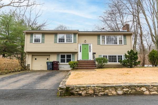 174 Robert Rd, Dedham, MA 02026