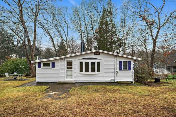 20 Spruce St, Kingston, MA 02364