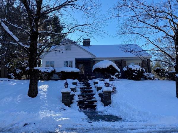 1 Carriage Ln, Canton, MA 02021