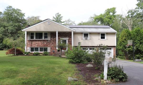 66 Bayberry Dr, Westport, MA 02790