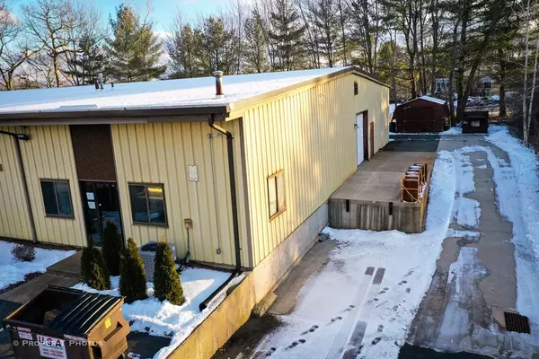 Agawam, MA 01001,952 Suffield St