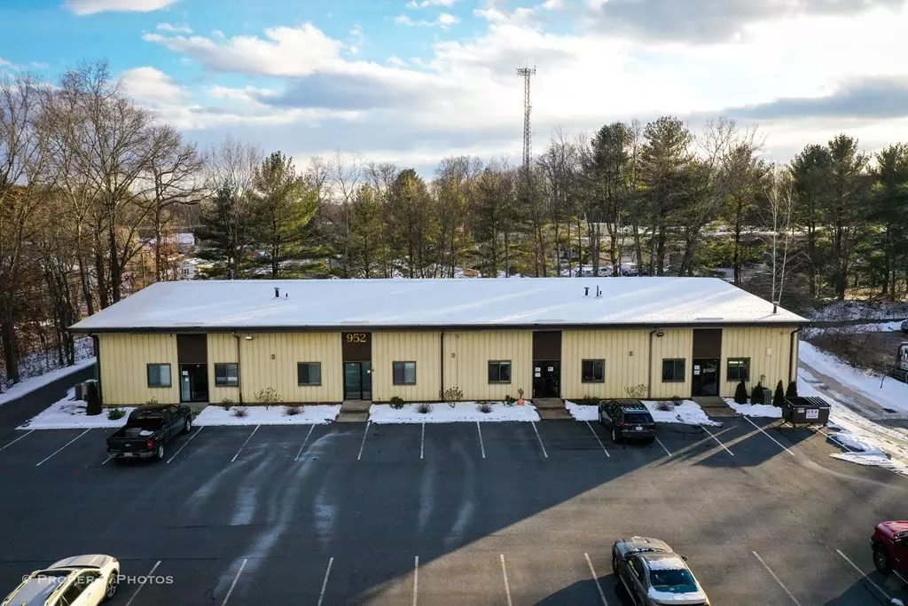 Agawam, MA 01001,952 Suffield St