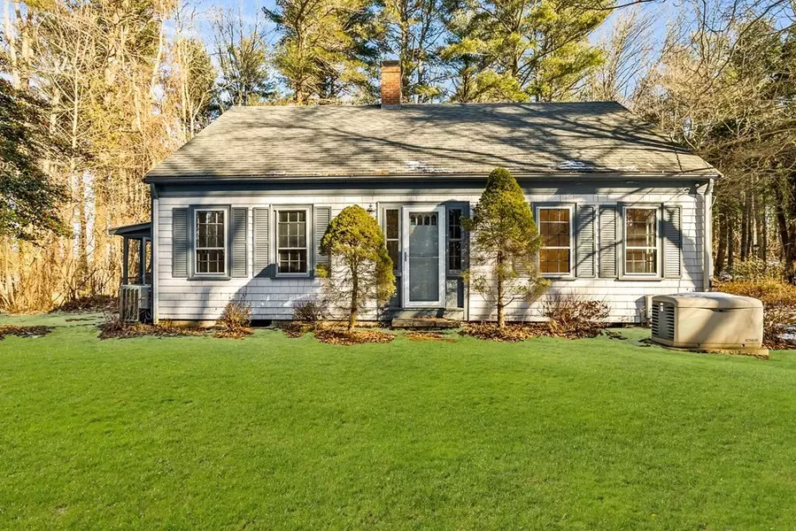 639 Grove St, Norwell, MA 02061