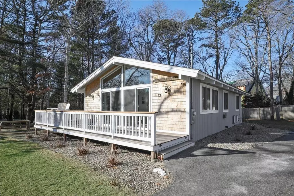 Falmouth, MA 02536,17 Half Moon Circle