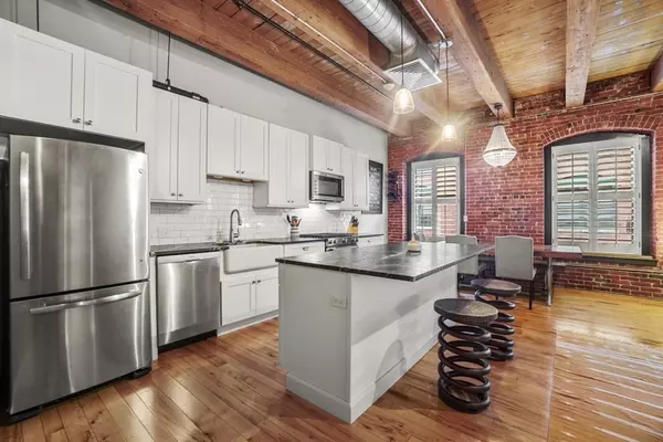 21 Wormwood St #517, Boston, MA 02210