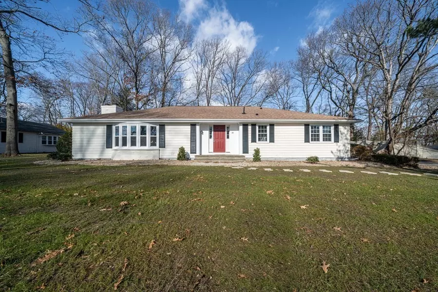 39 Sunset Dr, Seekonk, MA 02771