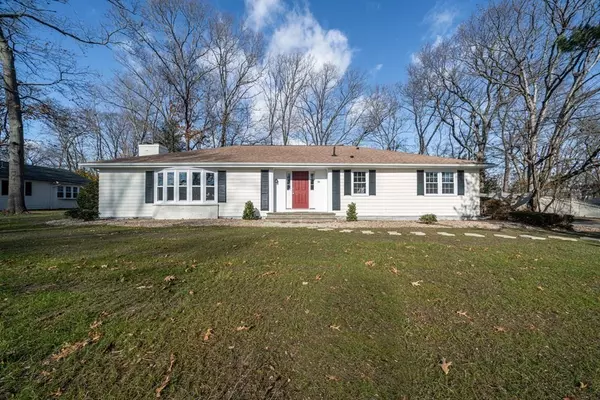 39 Sunset Dr, Seekonk, MA 02771