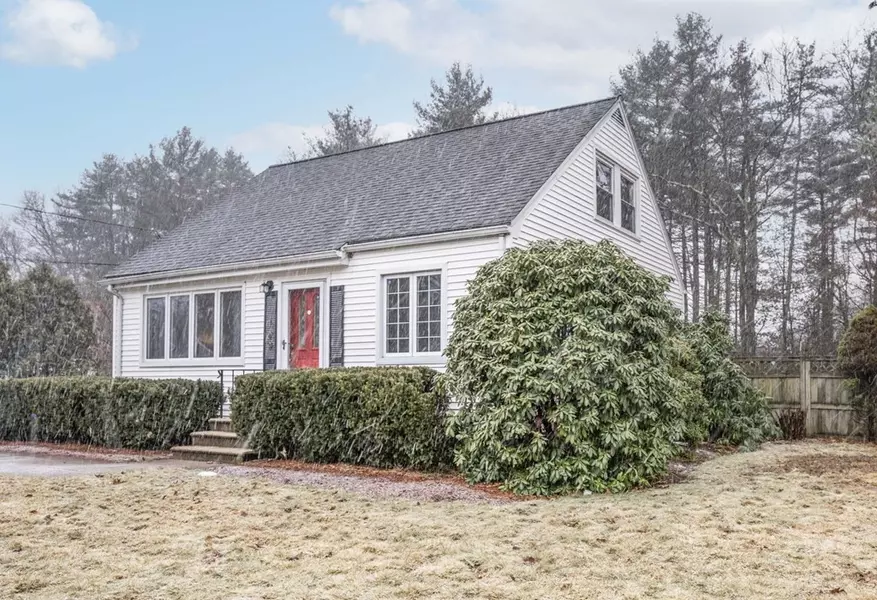 109 Hamilton Rd, Wrentham, MA 02093