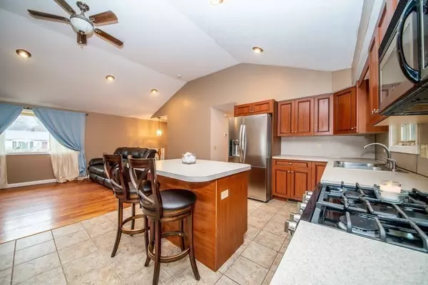 Wareham, MA 02576,7 Helen Street