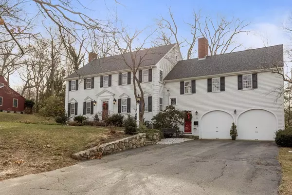 70 Fairoaks Ln, Cohasset, MA 02025