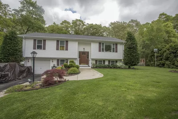 11 Mulberry Street, Acushnet, MA 02743