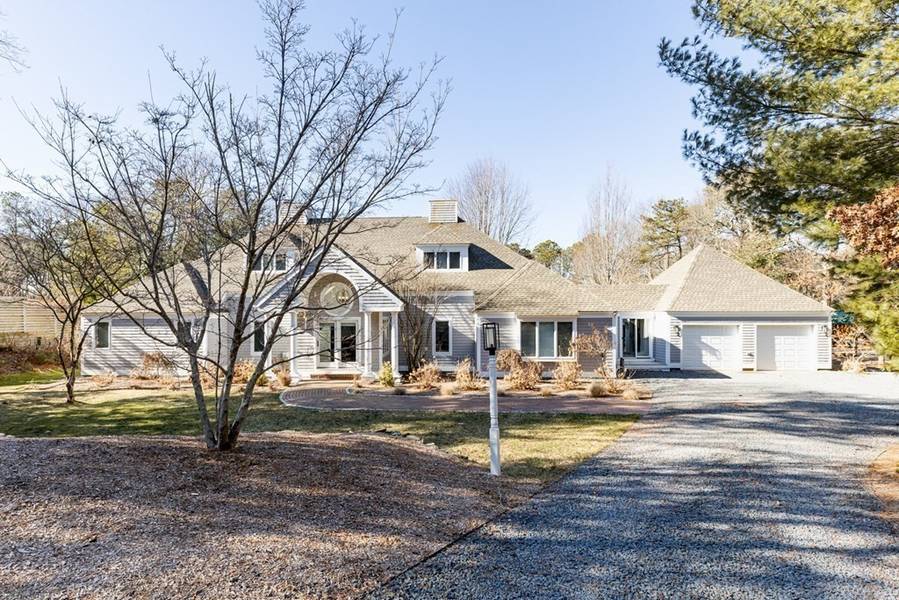 135 The Paddock Cir, Mashpee, MA 02649