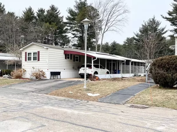 8 Woodchip Sq, North Attleboro, MA 02760