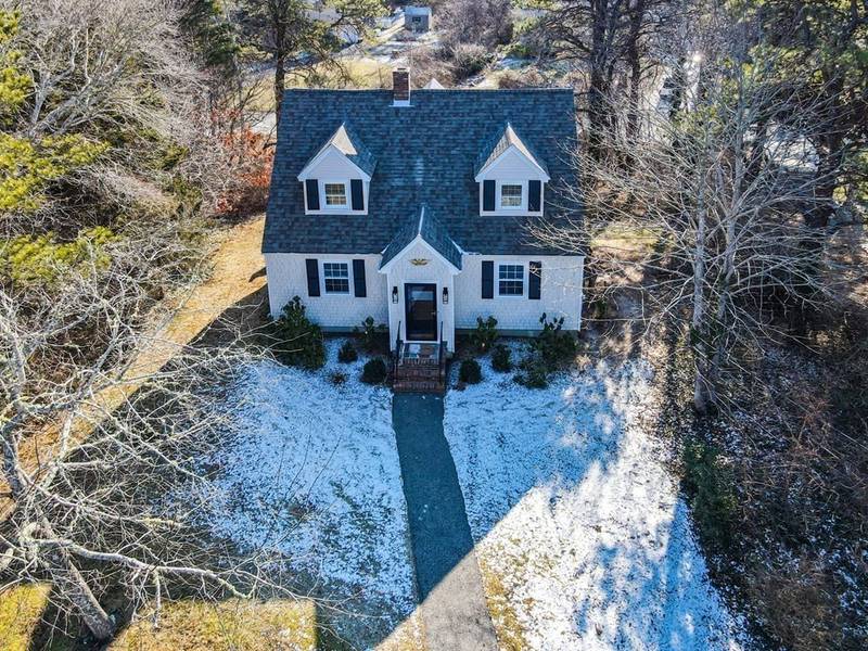 6 Aida M Cir, Bourne, MA 02562