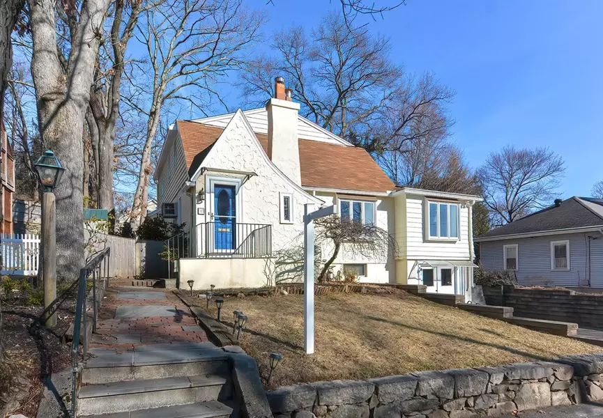 11 Hill Top Road, Wellesley, MA 02482