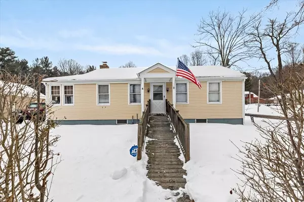 4 Park Street, Russell, MA 01071