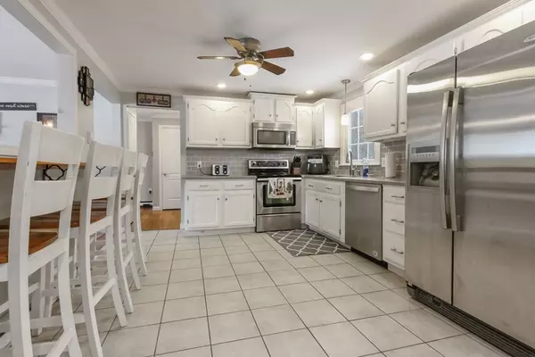 Pelham, NH 03076,34 Blueberry Cir