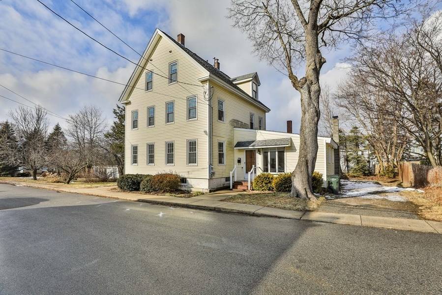 39-41 Pearl St, Amesbury, MA 01913