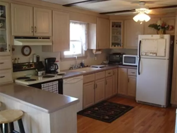 Wareham, MA 02571,14 Broadmarsh Ave