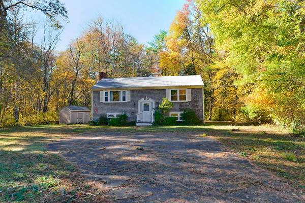 38 Rocky Knook Ln, Marion, MA 02738