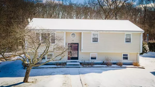 593 Elsbree St, Fall River, MA 02720