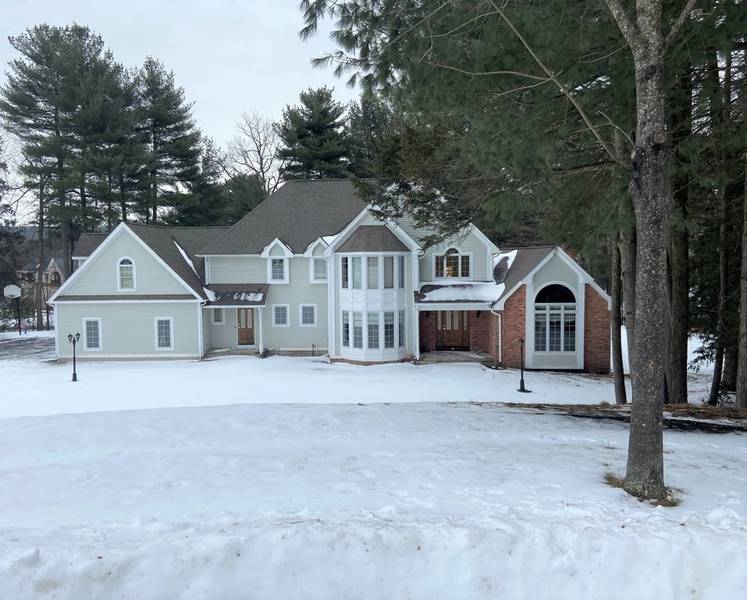 26 Lady Slipper Cir, Westfield, MA 01085