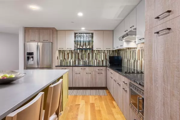 Quincy, MA 02171,2001 Marina Dr #607