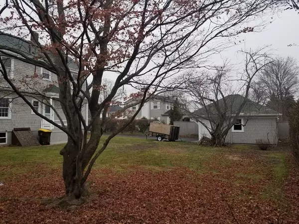 Fall River, MA 02720,277 Woodlawn St
