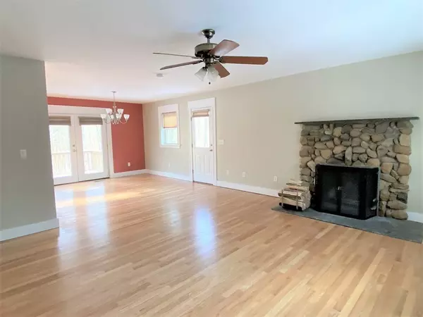 Tiverton, RI 02878,160 Elk Dr