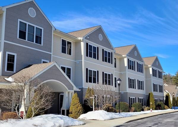 7 Crescent Way #205, Sturbridge, MA 01518