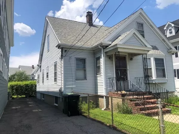 84 School St, Watertown, MA 02472