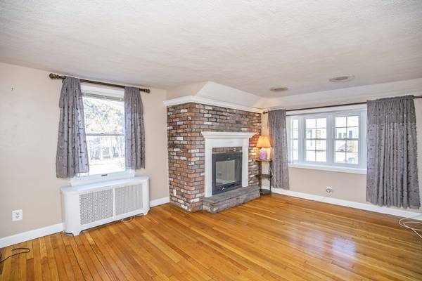 53 Causeway Rd, Reading, MA 01867