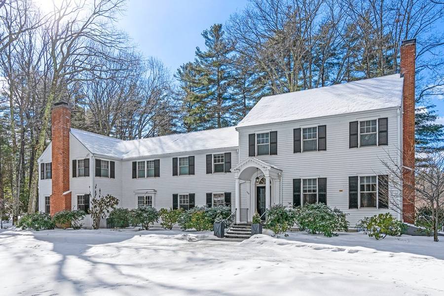 158 Winding River Rd, Wellesley, MA 02482