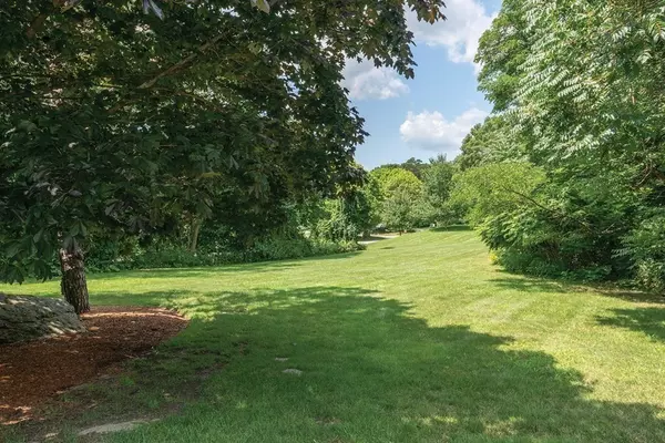 Newton, MA 02467,250 Hammond Pond Parkway #1002N
