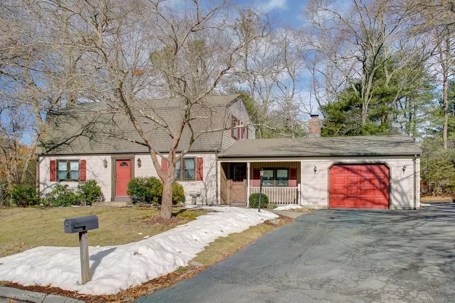 160 Cherry Hill Rd, Seekonk, MA 02771