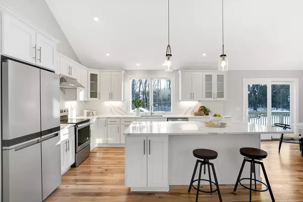 Stow, MA 01775,11 Francis Circle