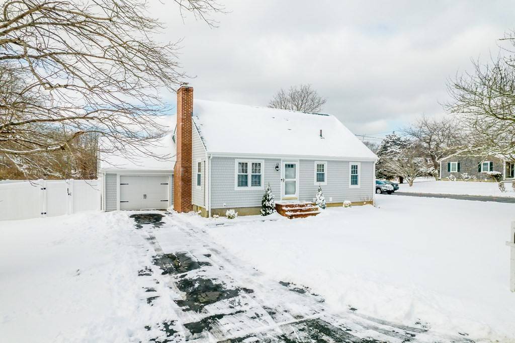 5 Upland Way, Mattapoisett, MA 02739