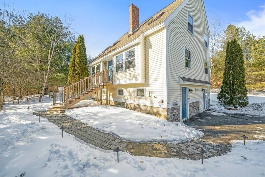 5 Millstone Cr, Londonderry, NH 03053