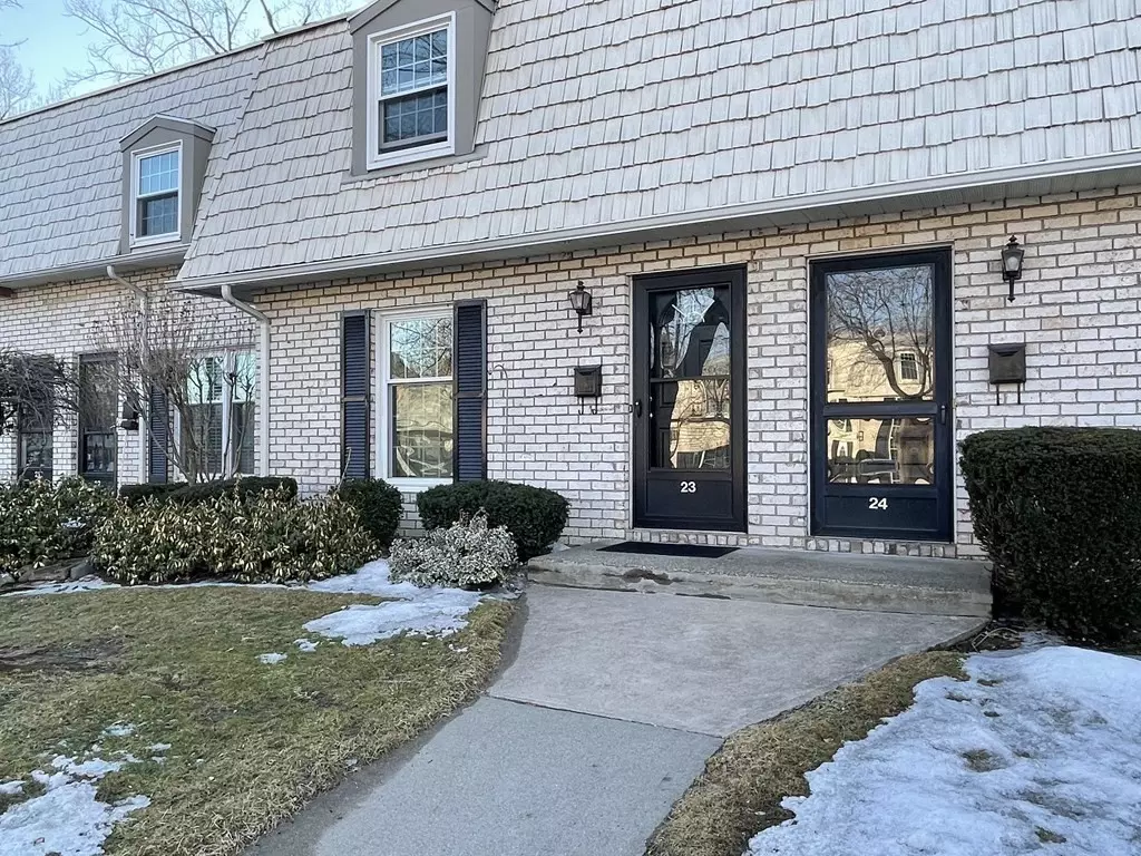 Agawam, MA 01001,23 Plantation Drive #23