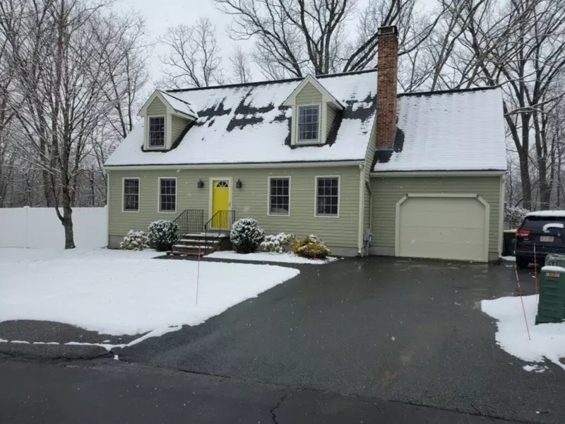 15 Acorn St, Bellingham, MA 02019