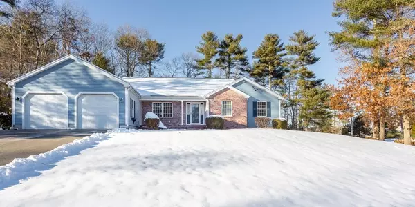 29 Reservoir Rd, Acushnet, MA 02743