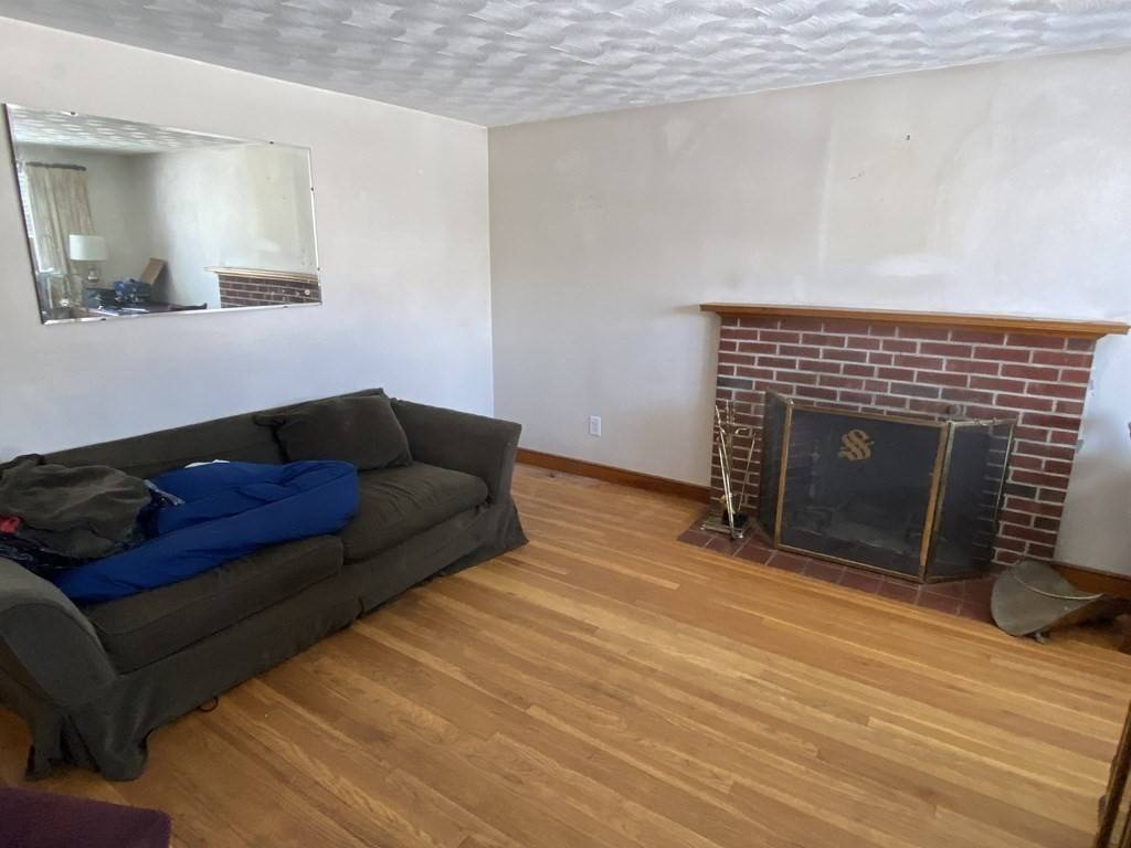 Peabody, MA 01960,17 Batchelder Ave