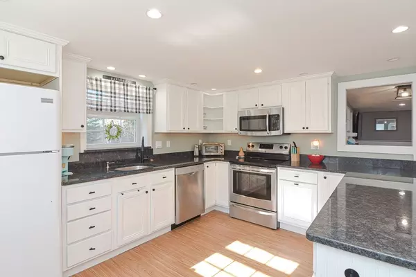 Falmouth, MA 02536,14 Jamie Ln