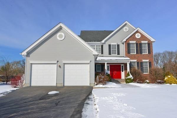 33 Lexington Dr, Walpole, MA 02032